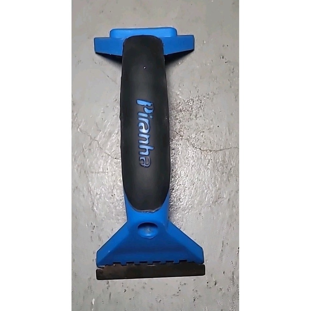 ROMAN Piranha Wallpaper Removal‎ Scraper - Angled Steel Blade - Soft Grip Tool